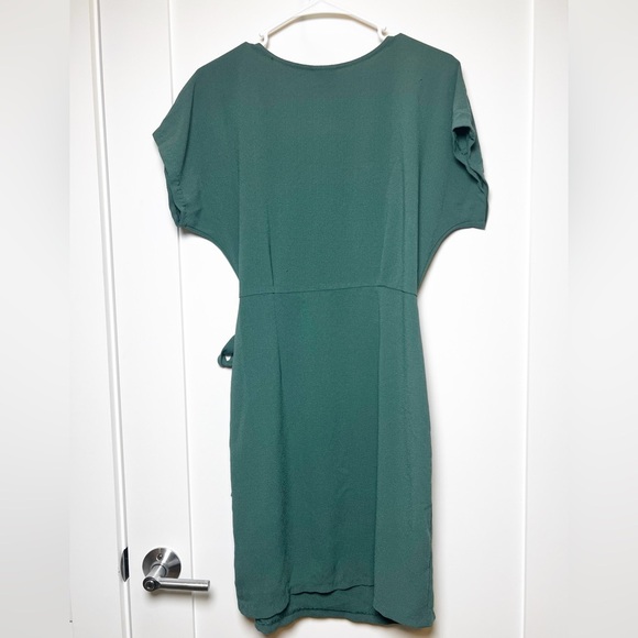 Bobeau Women's Size Small Green Short Sleeve Crepe V-Neck Wrap Mini Sun Dress - Picture 3 of 5